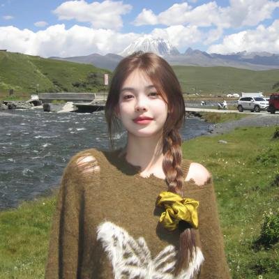 穿进游戏后她们都想辅助我修行